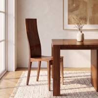 Elegante Holzstühle
