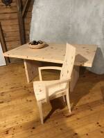 Esstisch Modern 180 cm aus Arvenholz massiv mit Wangenfuss